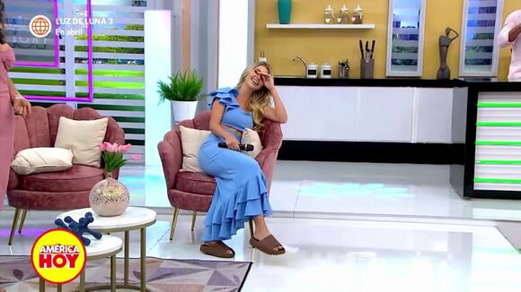 Brunella Horna se avergüenza de sus sandalias