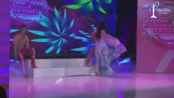 TROME | Kyara Villanella cayó de rodillas en pasarela