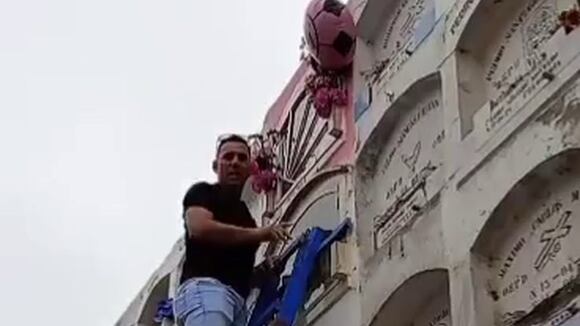 Trome|Miguel Rebosio visitó la tumba de Kukín Flores