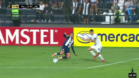 Erick Noriega comete un penal en contra de Talleres y le da el 2-1 a Alianza Lima vs Talleres. (Video: Telefe)