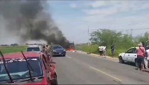 Piura: Reciclador y pasajero mueren en violento choque entre motofurgón y colectivo | VIDEO