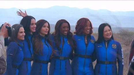 Un histórico vuelo espacial: Katy Perry y la novia de Bezos se embarcan en aventura única