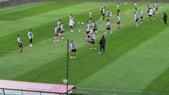 Perú reconoce el mal estado del césped en el Estadio Monumental de Chile (Video: Trome)
