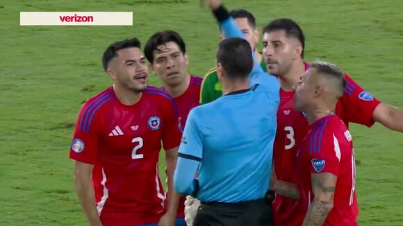 Expulsión de Gabriel Suazo en Chile vs. Canadá. (Video: TUDN)