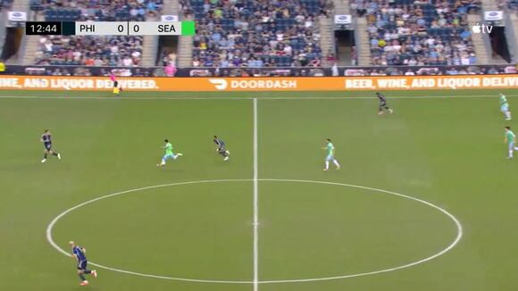 El golazo de media cancha de Raúl Ruidíaz en la MLS (Fuente: MLS)