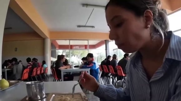 Trome | Joven prueba el menú de San Marcos