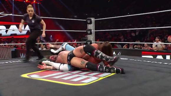 TROME | CM Punk defendió el título de peso completo ante AJ Styles (WWE Corp)