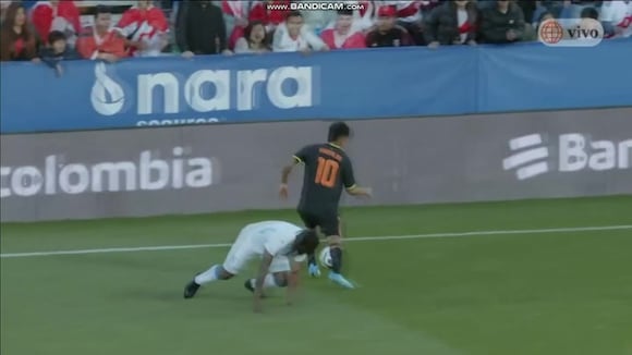 Gol de Jairo Vélez para el 1-0 de Perú vs. Honduras. (Video: América TV)