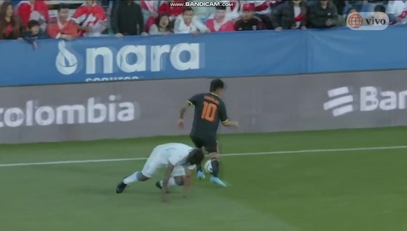 Gol de Jairo Vélez para el 1-0 de Perú vs. Honduras. (Video: América TV)