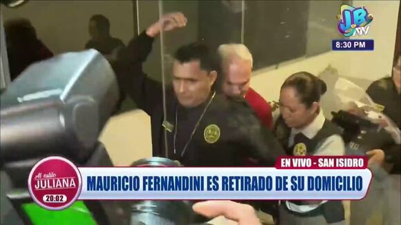 TROME - Mauricio Fernandini sufre caída al ser trasladado a la Diviac tras 8 horas de diligencia en su departamento