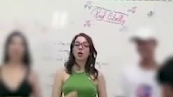 Trome | Docente fue despedida por bailar en clase