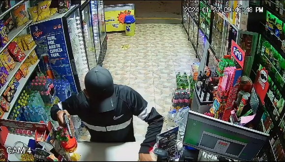 Chiclayo: Sujeto armado asalta licorería.