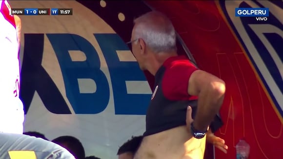 Jorge Fossati protagonizó anecdótico momento cambiándose en la banca de suplentes (Video: Golperú )