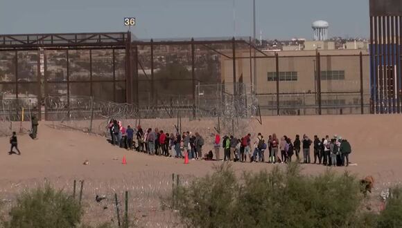 Decenas de migrantes llegan a la frontera México-EEUU, pero afrontan nuevos obstáculos