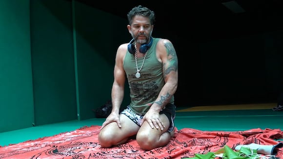 Se coloca corriente en las piernas