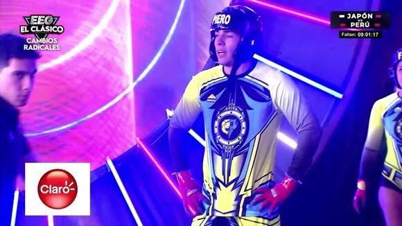 Facundo le dice a Raul que no tiene códigos por besar a Ducelia