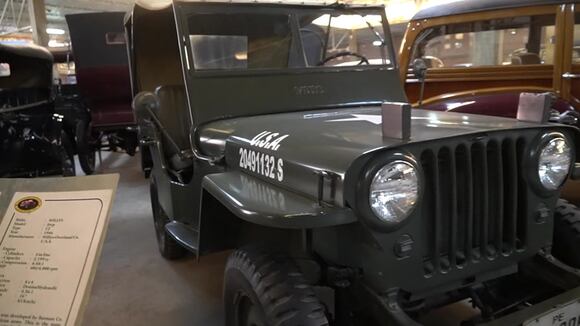 Autos antiguos en el Museo Nicolini