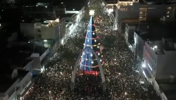 El árbol navideño más alto del Perú está en Tacna