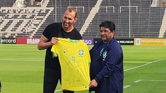 Hernán Barcos recibió un homenaje por parte de la Selección de Brasil en Matute. (Video: Alianza Lima)