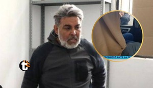 Andrés Hurtado acudió a dar su testimonio a la Fiscalía completamente cubierto con manta amarilla