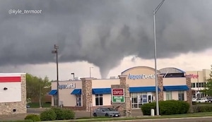 EEUU: tornados azotan Nebraska causando daños y lesiones