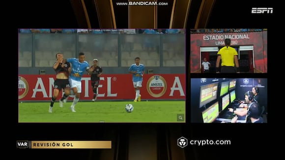 Gol anulado a Sporting Cristal por codazo previo de Yoshimar Yotún. (Video: ESPN)