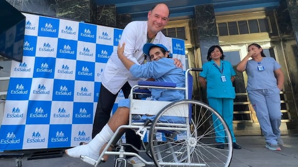 EsSalud: Dan de alta a hombre que cayó de cuarto piso por salvar a adolescente.