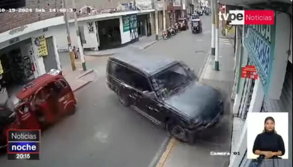 TROME | Camioneta se estrella contra farmacia. (TV Perú Noticias)