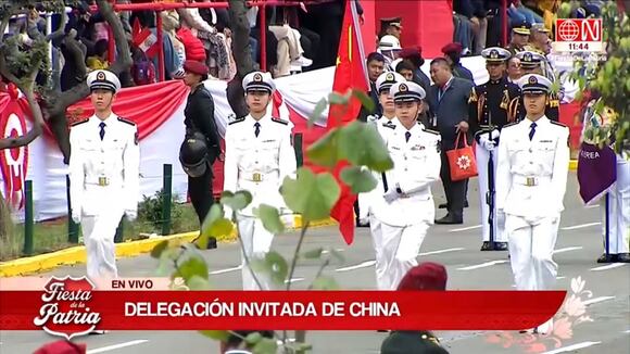 Pase de la delegación China por el Desfile Militar