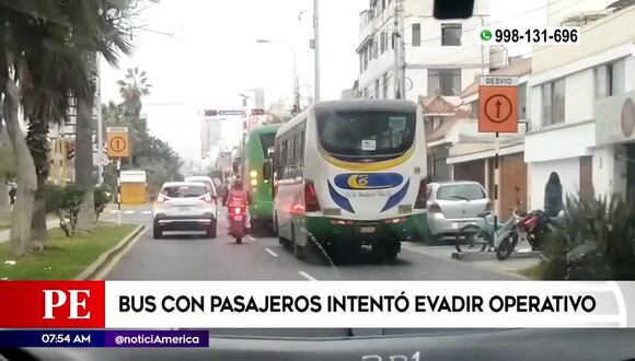Bus con pasajeros intentó escapar de operativo