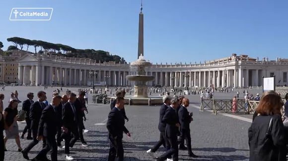 Renato Tapia saludó al Papa Francisco en Vaticano (Videpo: @rccelta)
