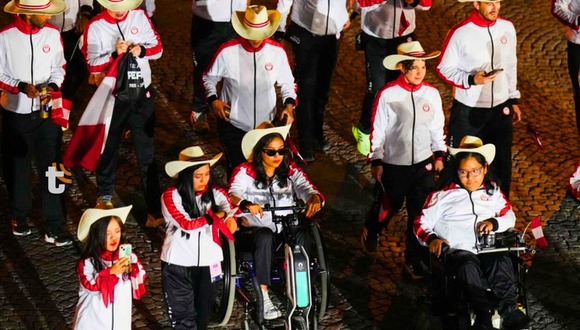 Delegación peruana desfilón en inauguración de los Juegos Paralimpicos París 2024 (video: Claro Deportes)