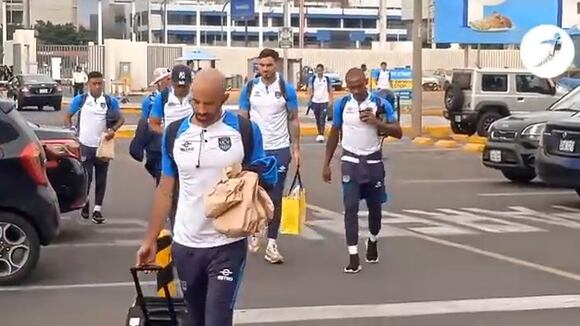 Vallejo no pudo aterrizar en Arequipapor mal tiempo (video: Ovación)