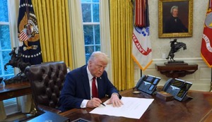 Descubre la exclusiva ‘tarjeta dorada’ de Trump para vivir en Estados Unidos