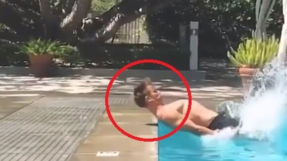 Joven realizó mortal maniobra en un piscina que pudo costarle la vida y es viral (Video: Instagram)