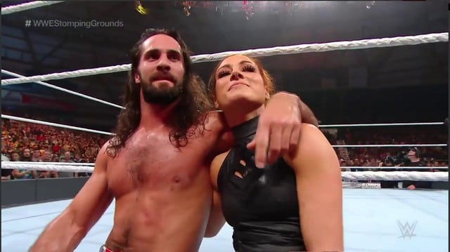 Los tórtolos Becky Lynch y Seth Rollins retuvieron sus títulos en WWE Stomping Grounds. (WWE)