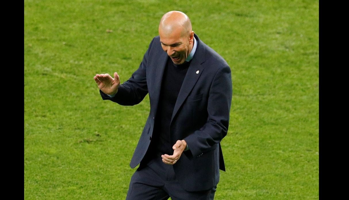 La celebración de Zinedine Zidane tras el golazo de chalaca de Gareth Bale. (Fotos: Agencias)