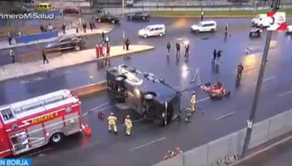 Bomberos atendieron el accidente esta madrugada que a esta hora de la mañana reporta congestión vehicular en la Av. Circunvalación. (Captura: TV Perú)