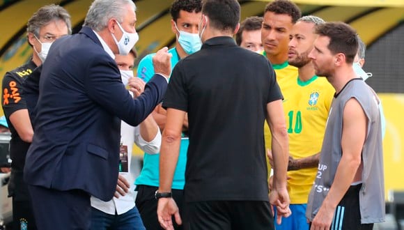 La Agencia Sanitaria brasileña entró al campo de juego del partido de Brasil vs. Argentina. (Foto: EFE)