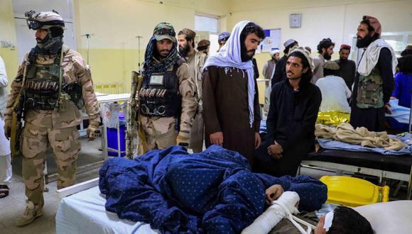 Una víctima herida en el terremoto recibe tratamiento en un hospital en Paktia, Afganistán, el 22 de junio de 2022. (EFE/EPA/STRINGER).