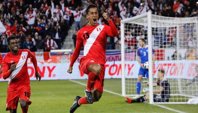 Renato Tapia contó qué les dijo Ricardo Gareca en el entretiempo para mejorar el juego de la selección peruana. (Fotos: Agencias)