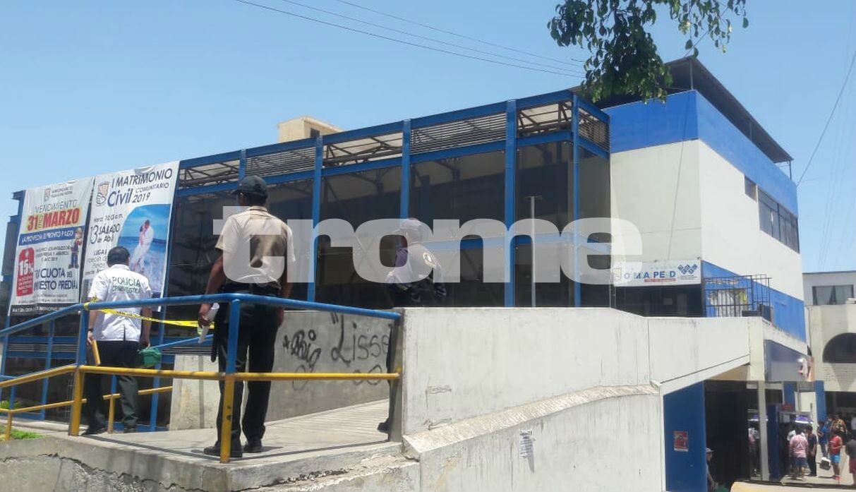 Delincuentes entran a municipalidad de Villa El Salvador, rompen puertas y paredes y se llevan 55 mil soles de caja fuerte. Foto: Trome