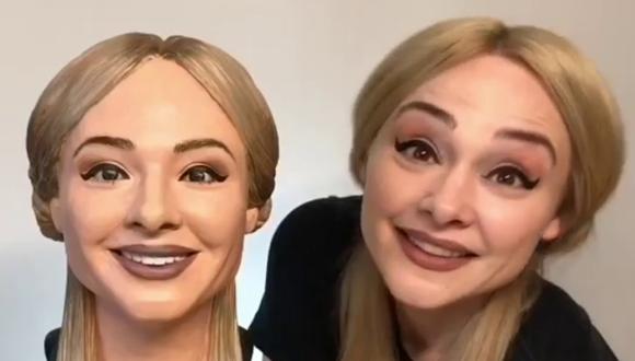Un video viral muestra el resultado final de un pastel selfie que luce idéntico a la persona que lo preparó. | Crédito: sideserfcakes / Instagram.