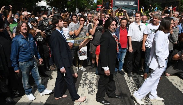 The Beatles: Fanáticos celebran el 50º aniversario de la foto de Abbey Road. (Foto: AFP)