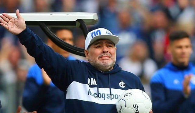 Diego Maradona deja Gimnasia y Esgrima de La Plata entre lágrimas