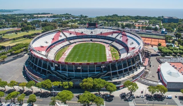 Estadio Monumental de River Plate quedò suspendido por hechos de violencia contra bus de Boca Juniors.