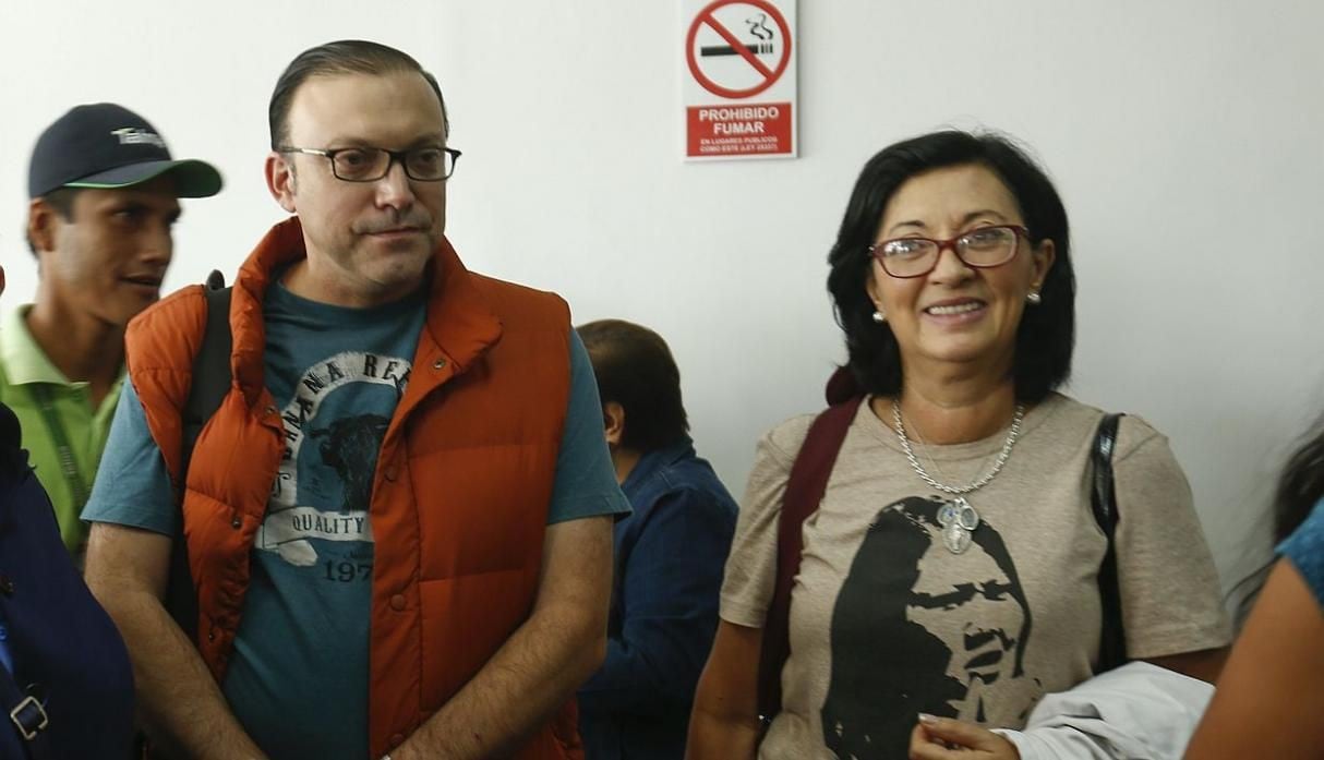Detienen a Pier Figari y Ana Herz durante marcha a favor de la lideresa de Fuerza Popular