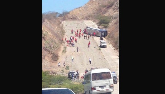 Huracán: Bus que trasladaba a plantel se volcó y hay levemente heridos