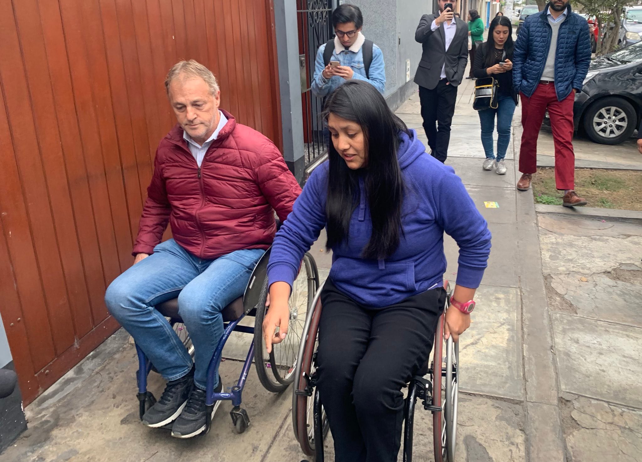 Pilar Jaúregui a través del reto 'Ponte en mi silla' hizo un llamado de atención respecto a la ausencia de accesibilidad para personas con discapacidad en la capital. (Foto: @JorgeMunozAP)