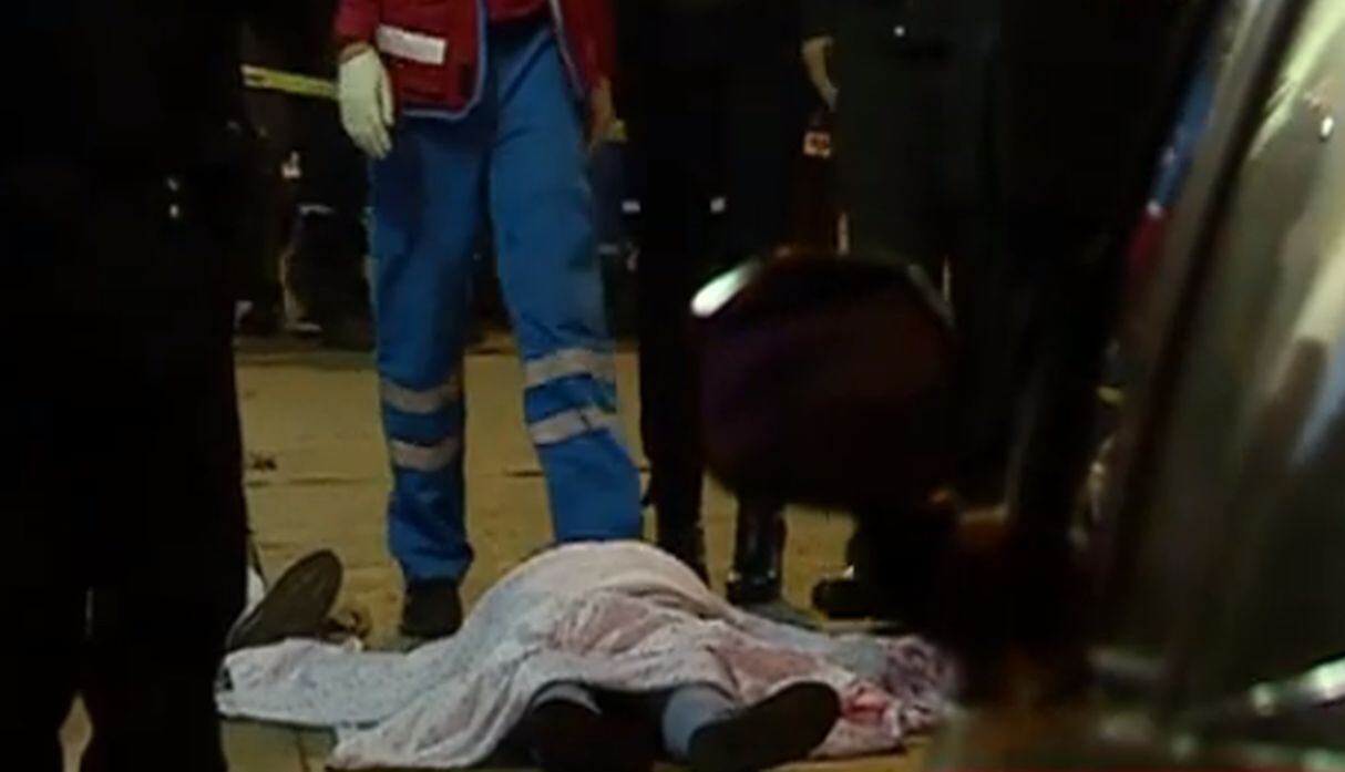 Exmilitar mata a balazos a su expareja en plena calle e intenta quitarse la vida. Foto: Captura de Panamericana Televisión
